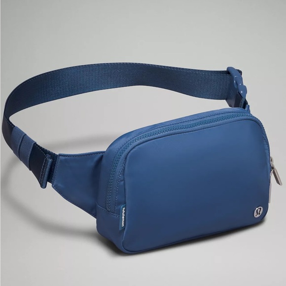 LULULEMON | ✨NEW✨ Everywhere Belt Bag Large 2L in Pitch Blue - Picture 4 of 7